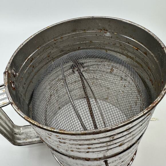 Vintage Bromwell's 5 Cup Crank Handle Measuring Flour Sifter Made in USA - Picture 2 of 8